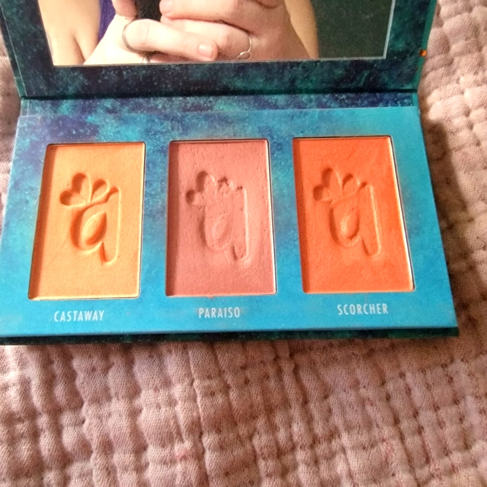 Alamar Cosmetics Highlighter and Blush Trio Palette